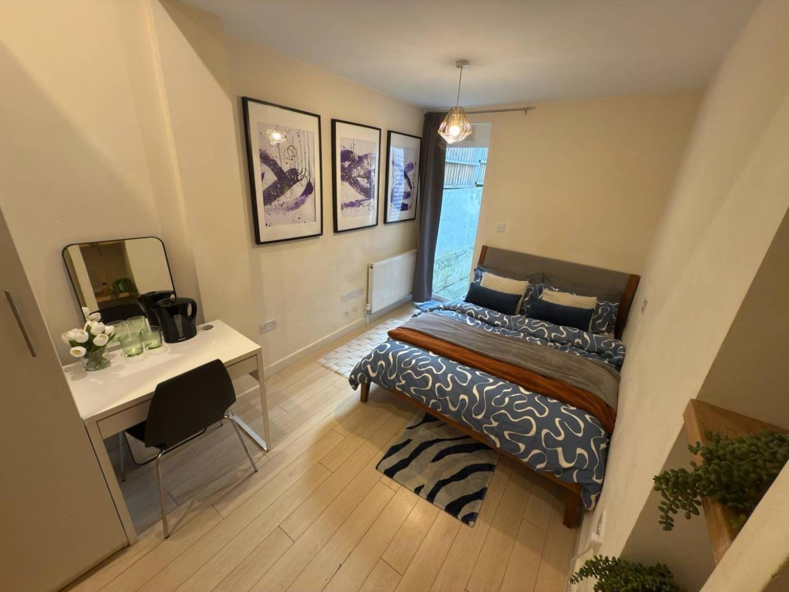 Easy Access To London-private Ensuite & Terrace Habitación en casa particular Londres