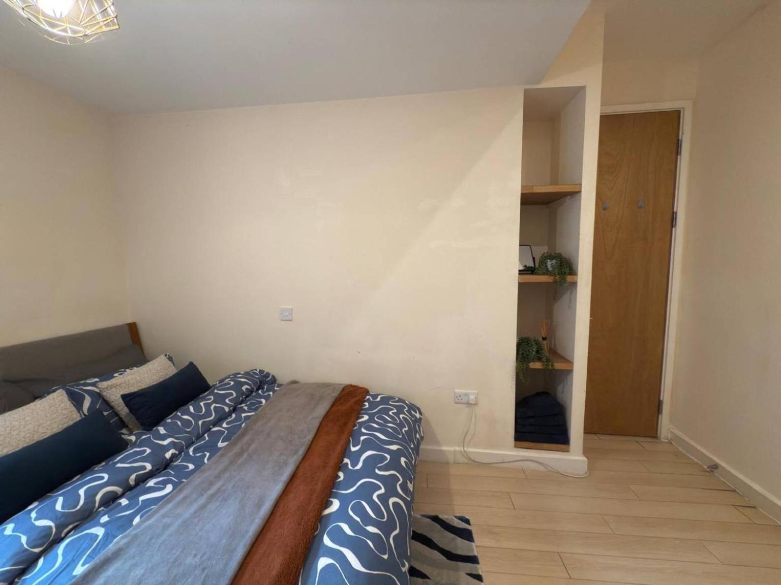 Easy Access To London-private Ensuite & Terrace *