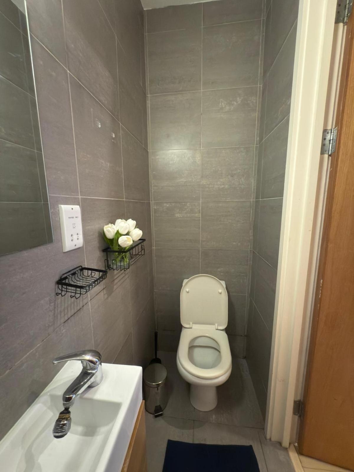 Habitación en casa particular Easy Access To London-private Ensuite & Terrace Londres